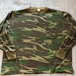 Men's Long-Sleeve Camo Pocket Tee - Olive Green